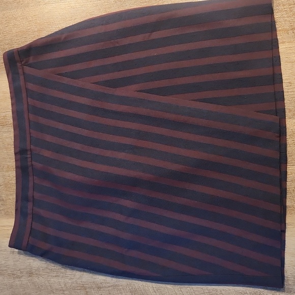 J.Crew "The Pencil Skirt" Size 4P - Picture 1 of 4